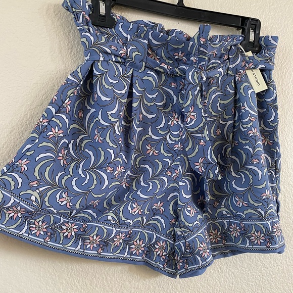 Max Studio Blue Dotted Striped Crepe Belted Shorts Size Small - Picture 2 of 9